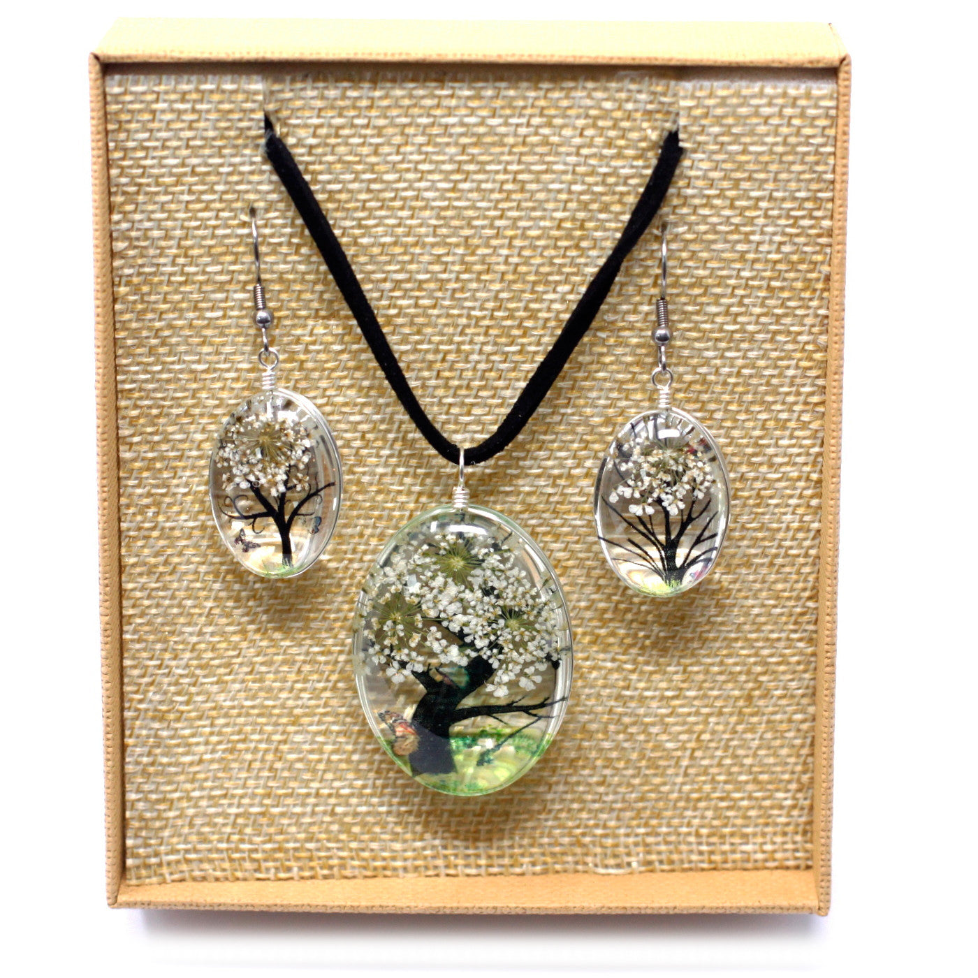 Pressed flower jewellery sets.