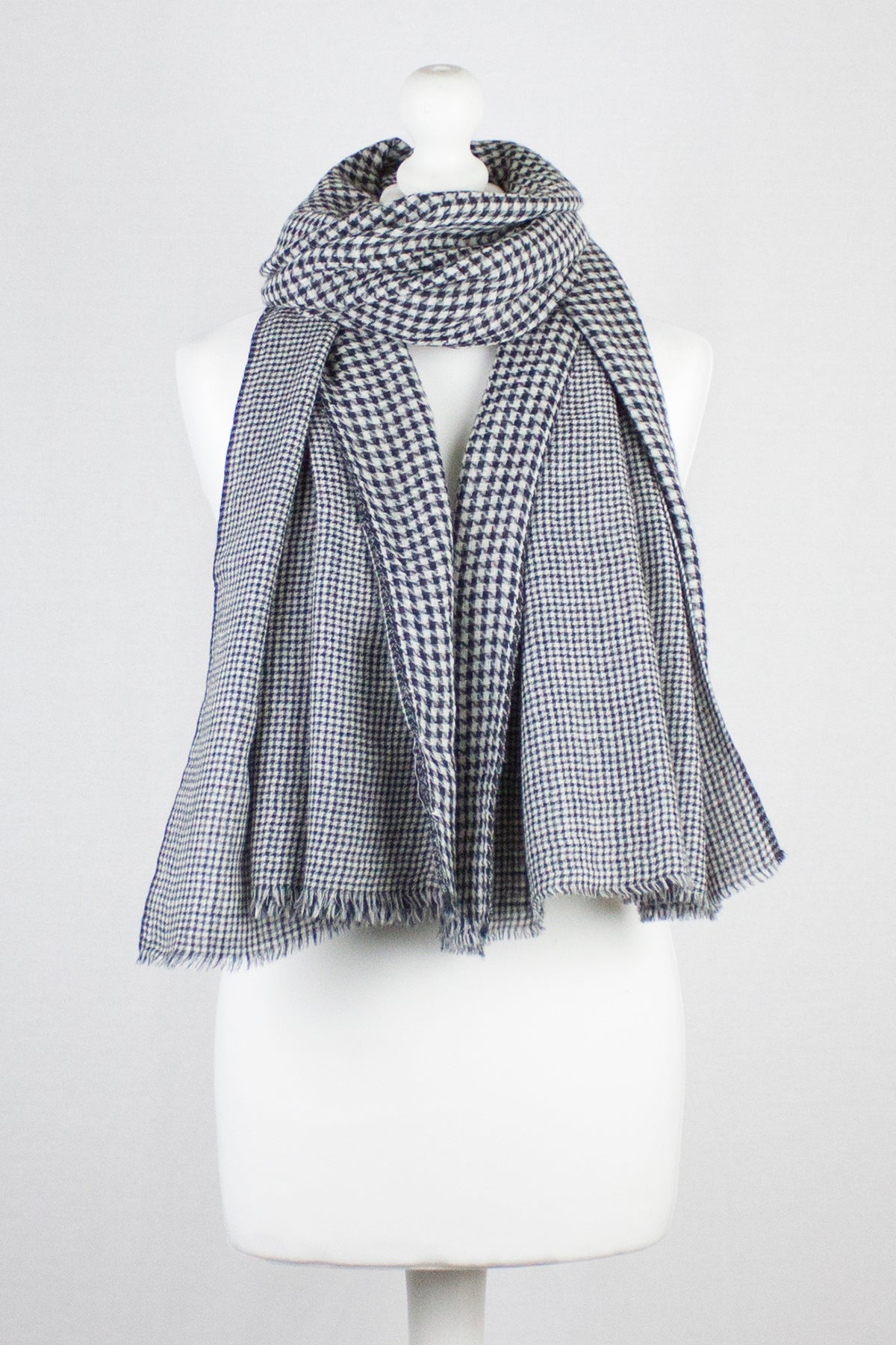 Reversible Hounds-tooth Merino Wool Scarf - White Black