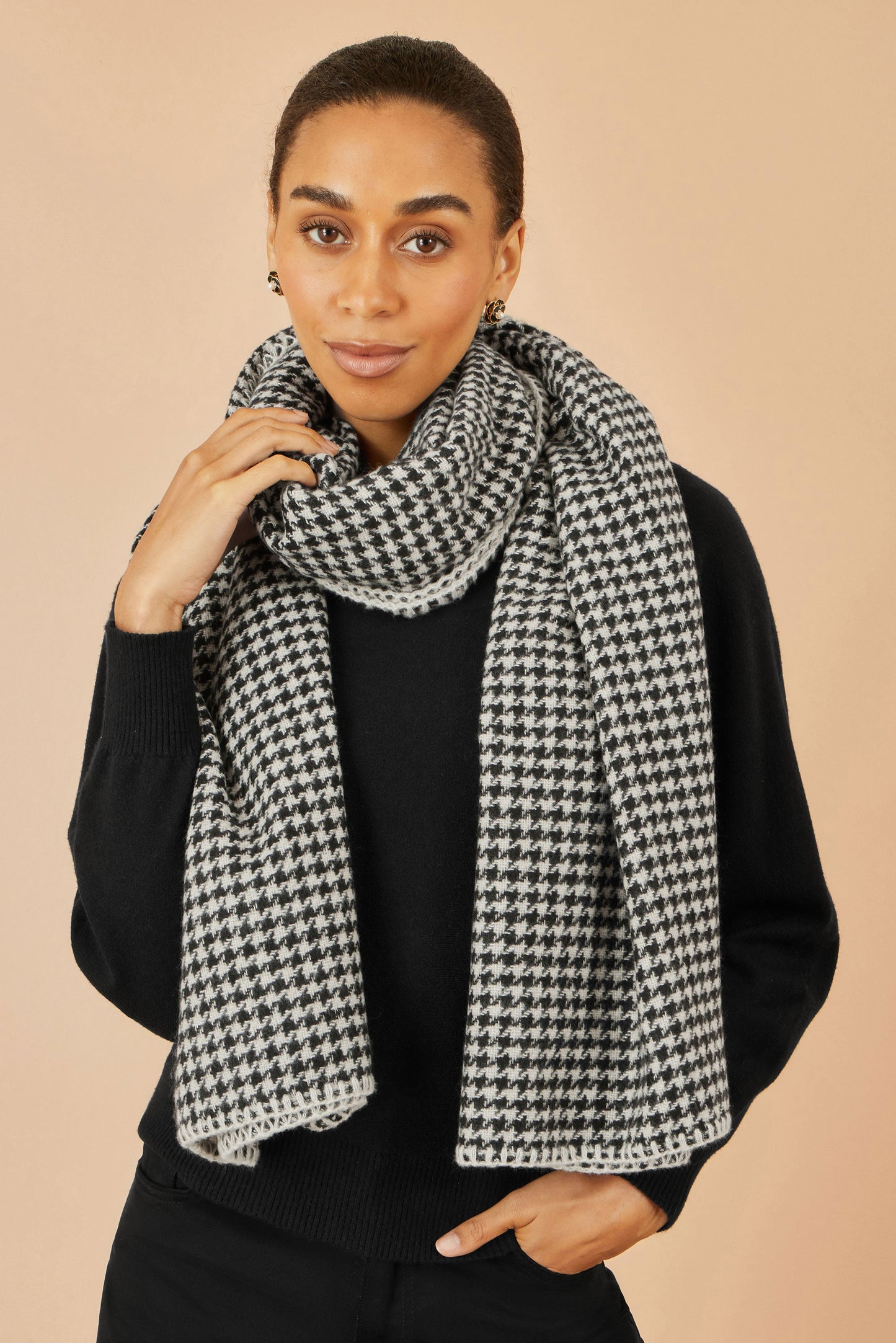 Yumi Black Dog Tooth Scarf With Stitch Detail