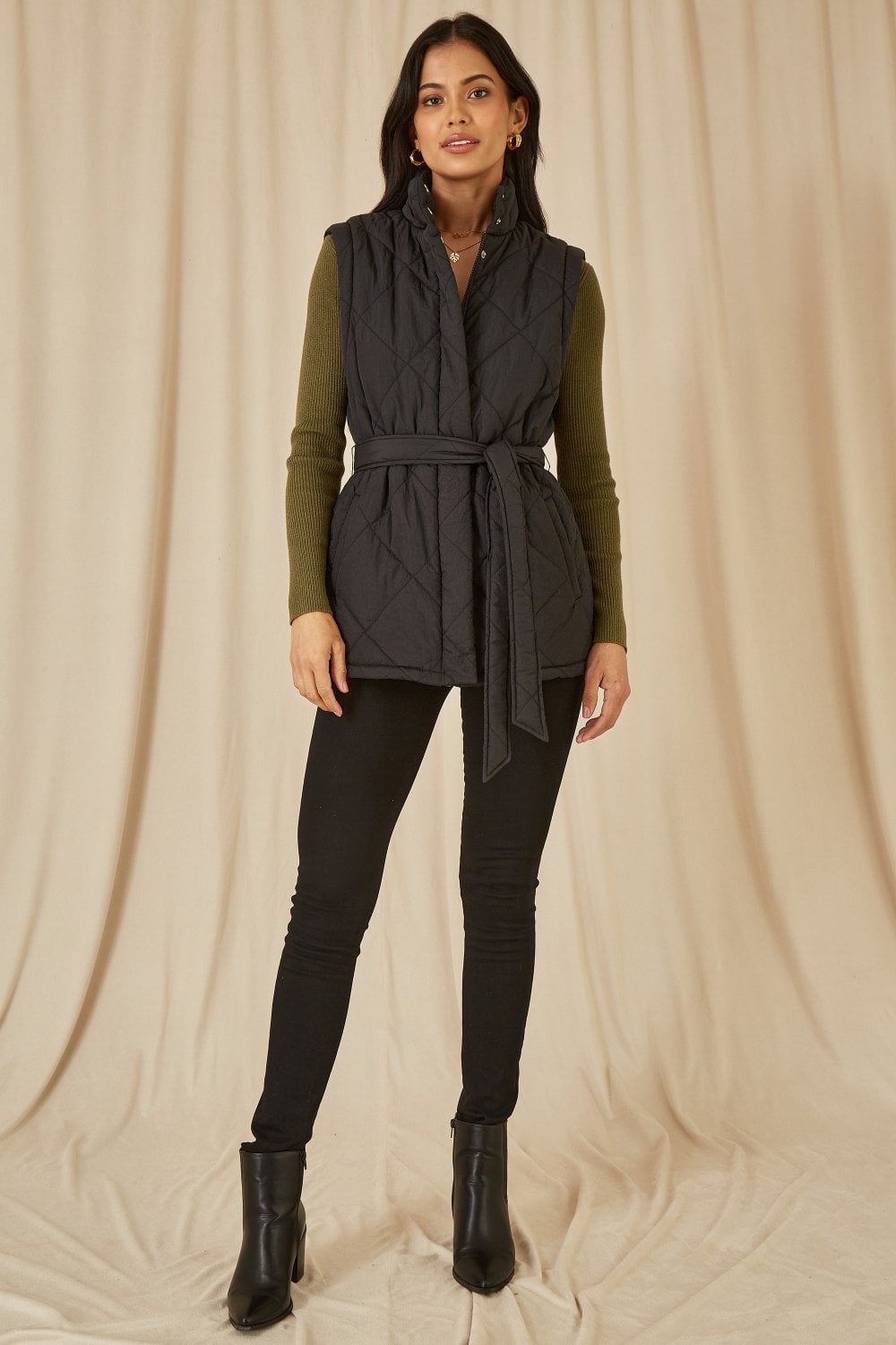 Yumi Black High Neck Quilted Gilet With Belt