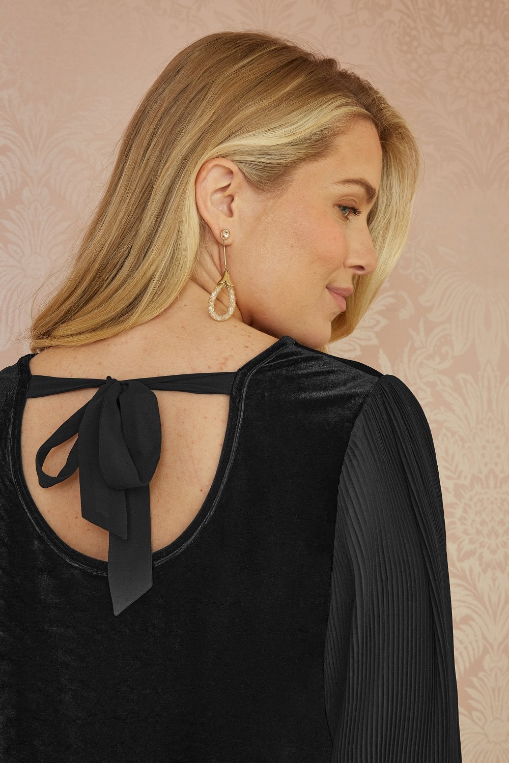 Yumi Black Velvet Tunic Dress with Pleated Balloon Sleeves And Tie Back