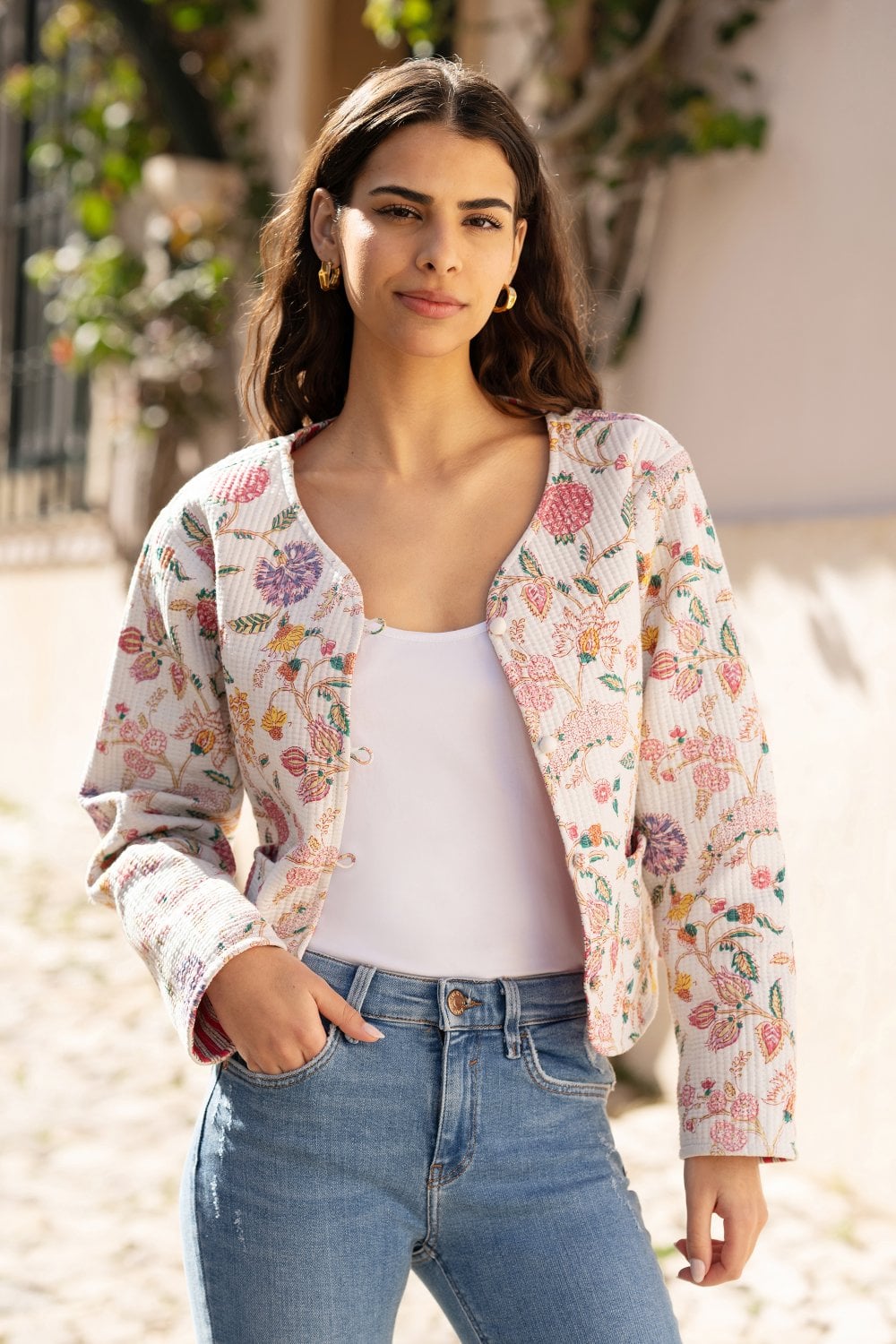 Yumi White Floral Print Reversible Cotton Cropped Quilted Jacket