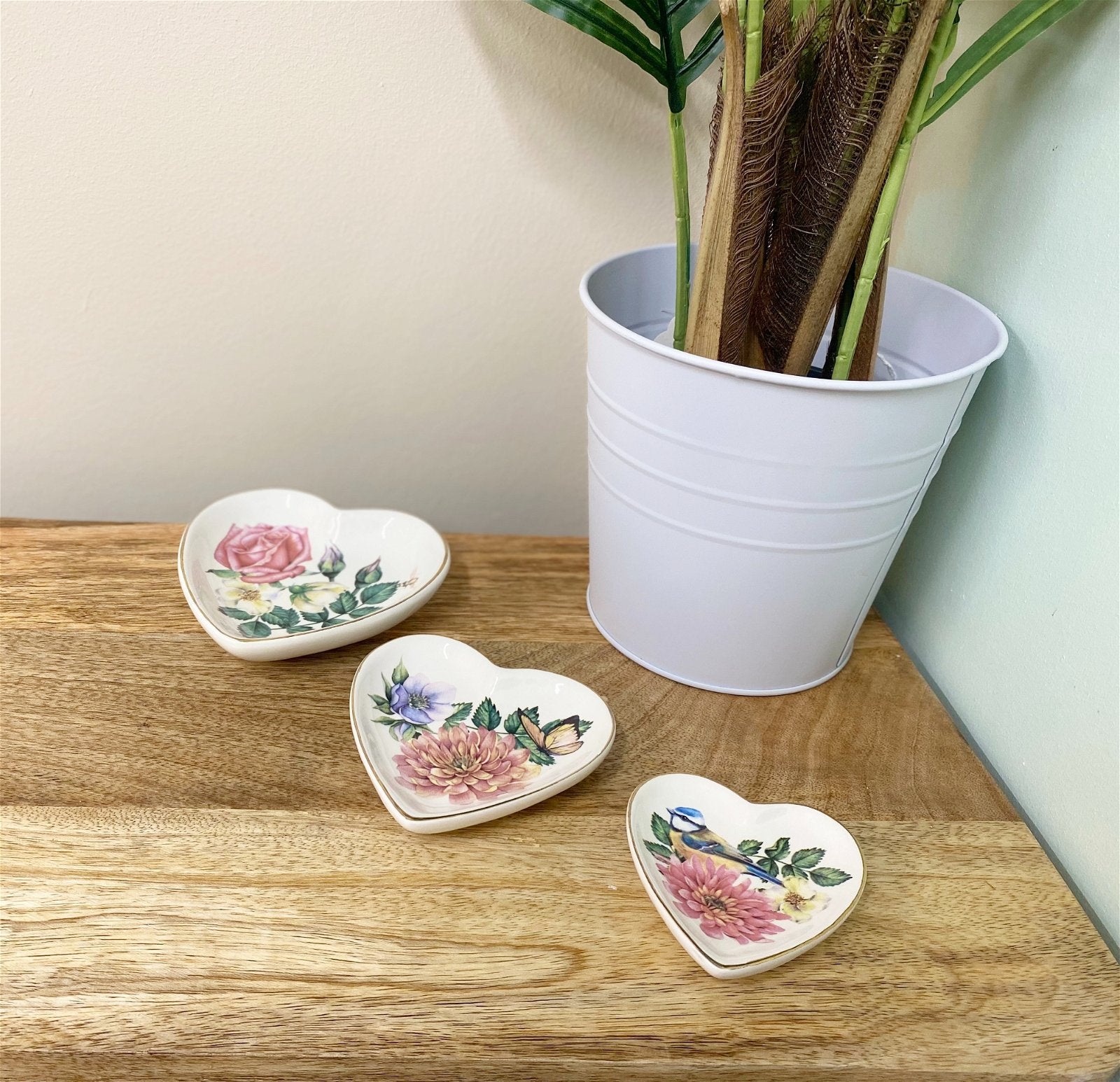 Set Of Three Heart Trinkets Dishes with Gold Edging - Kaftan direct