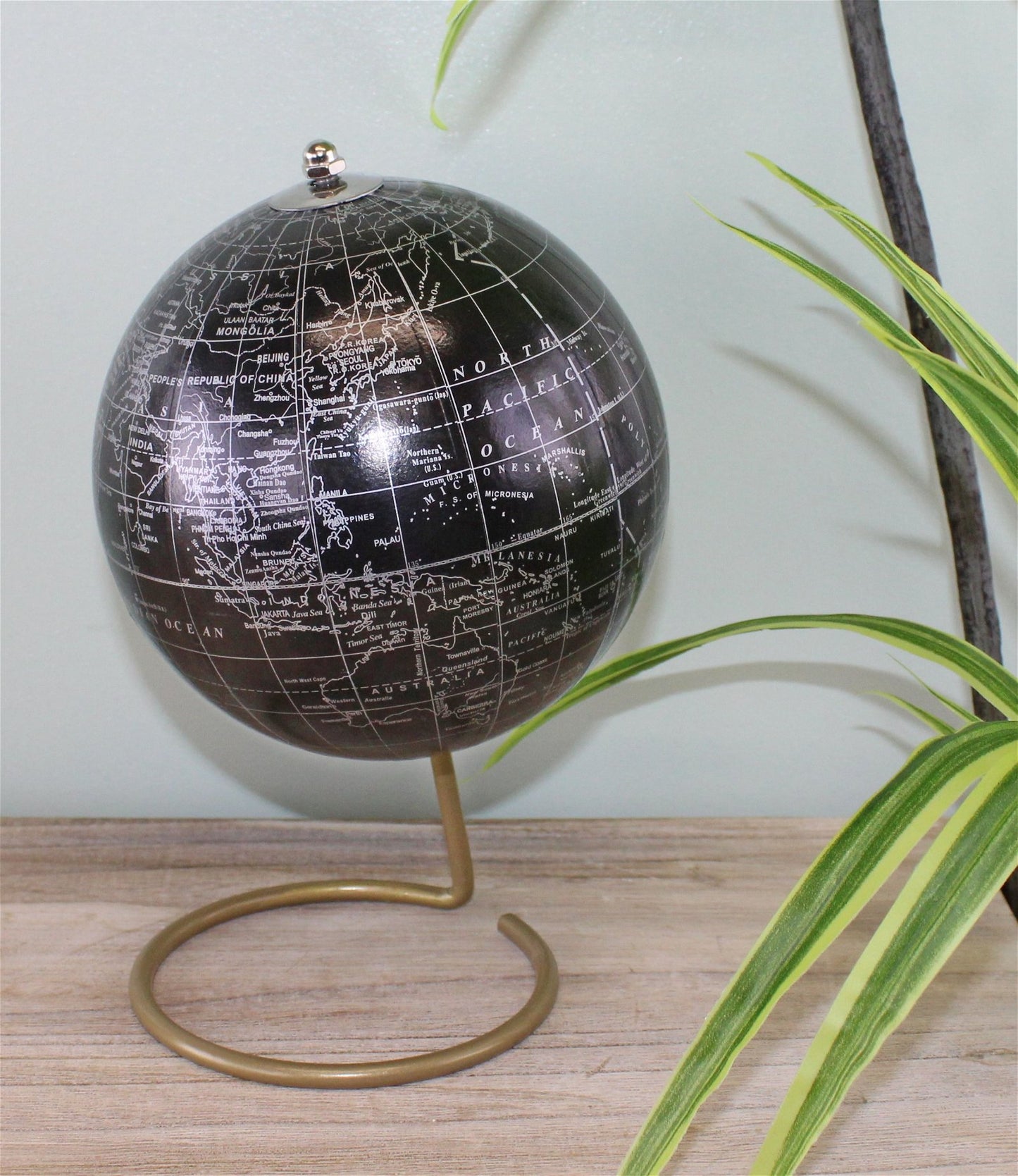 Decorative Freestanding Globe in Black - Kaftan direct
